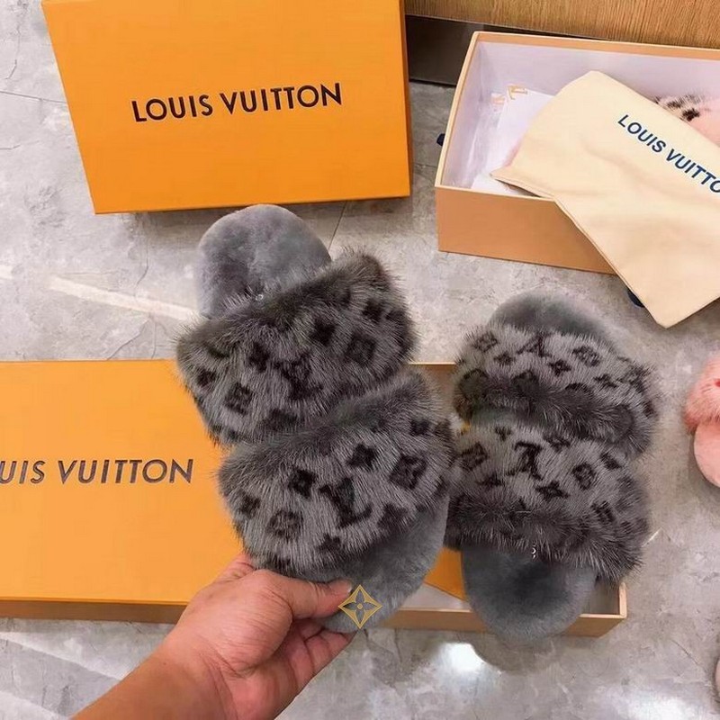 LV Women's Slippers 101